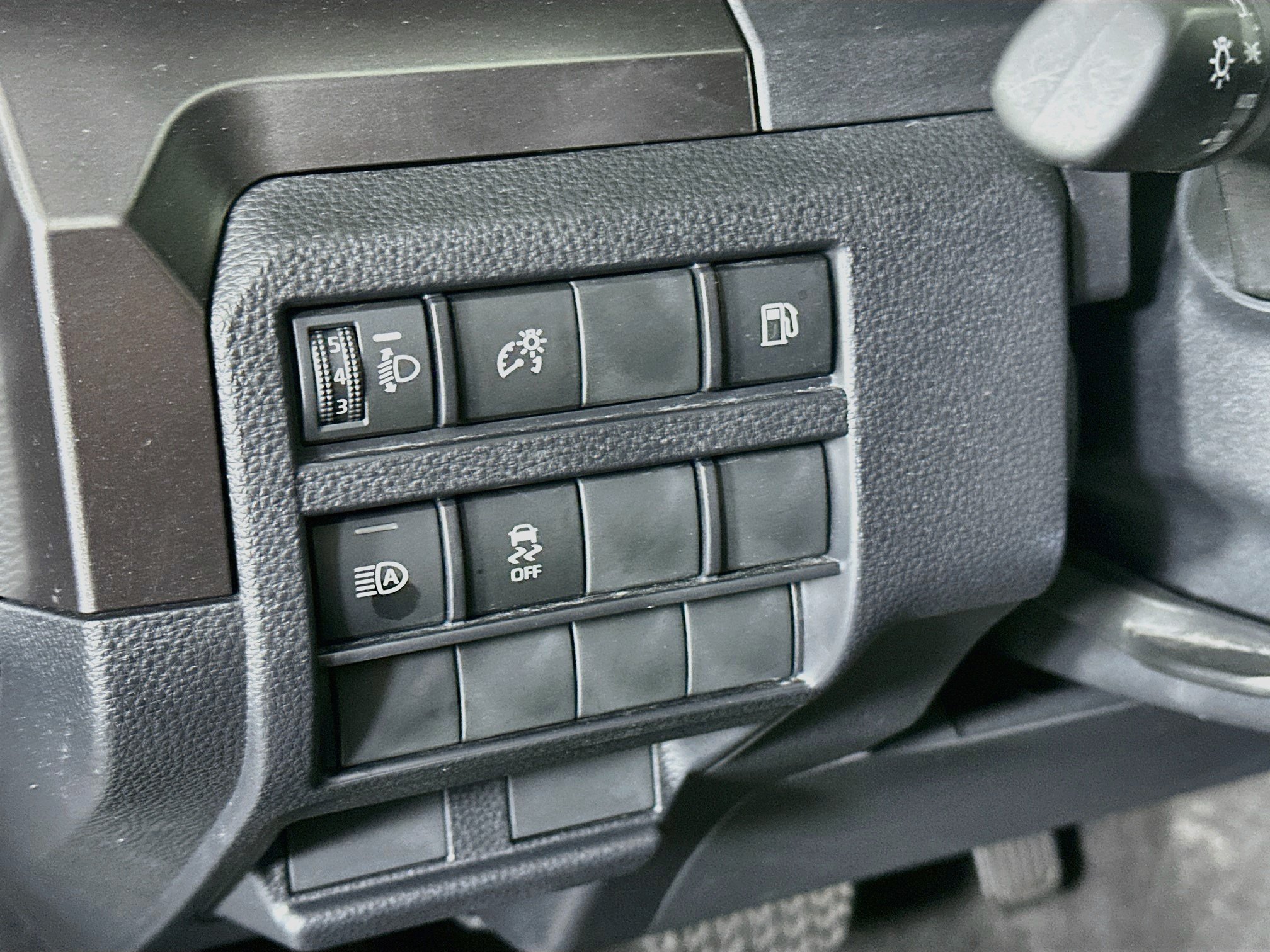 Used 2025 Toyota 4Runner SR5 AWD/4WD image 17