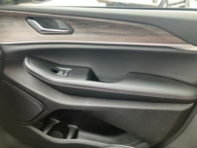 New 2026 Jeep Grand Cherokee Limited w/ Luxury Tech Group II AWD/4WD image 18