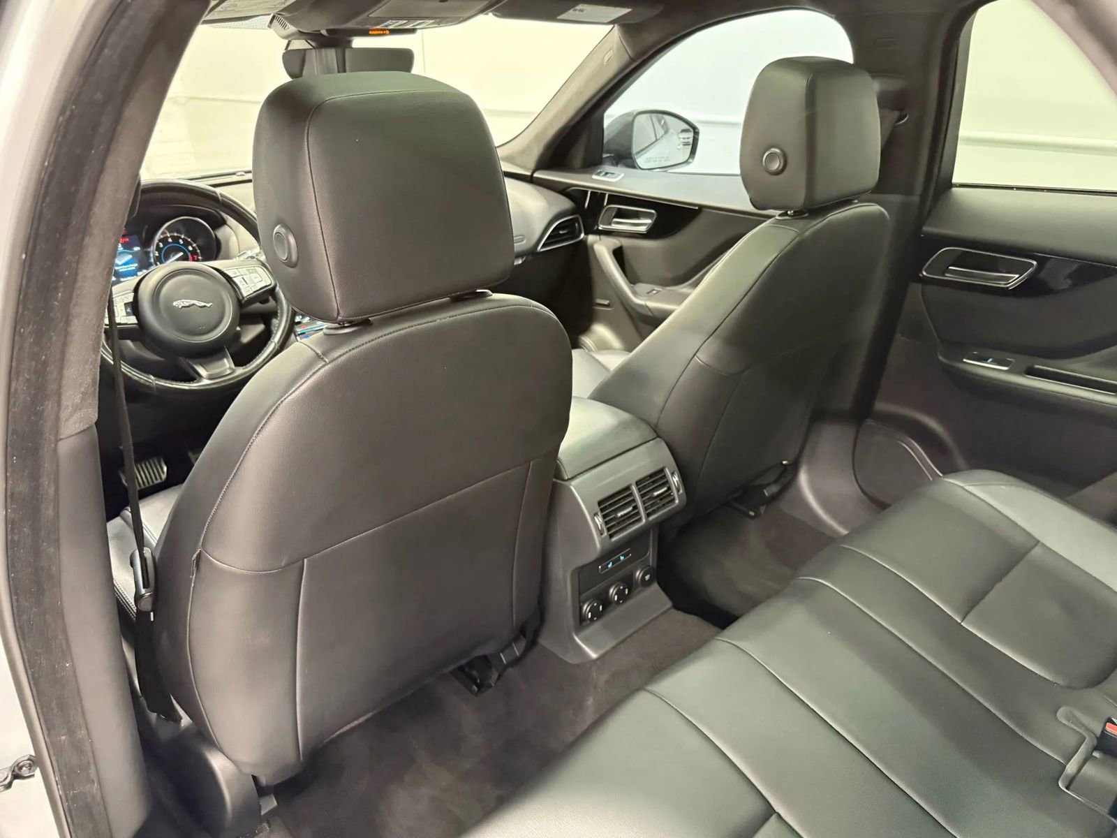 Used 2019 Jaguar F-PACE Premium image 41