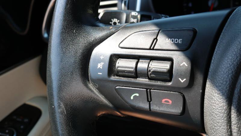 Used 2017 Kia Sorento SX image 9