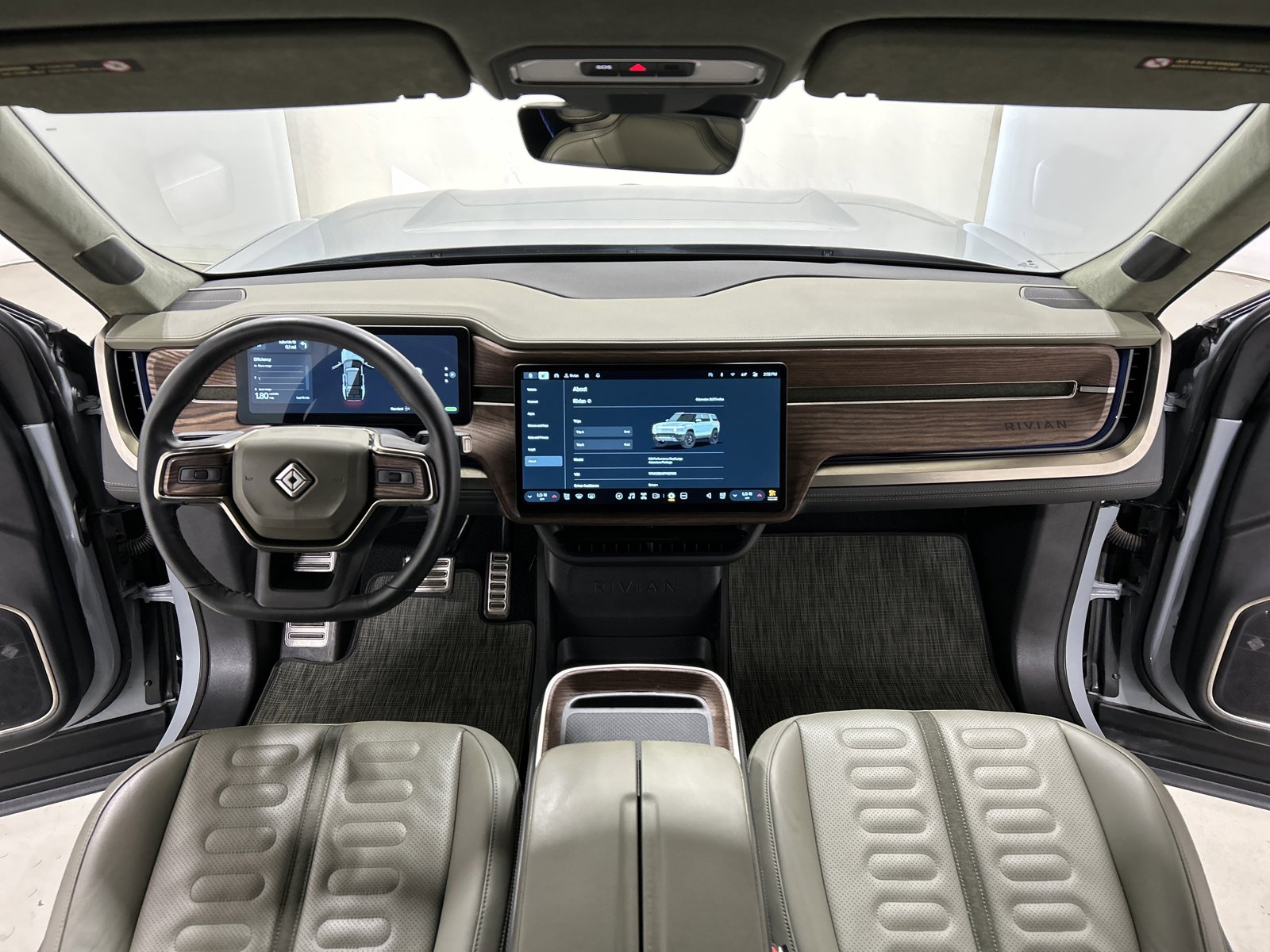 Used 2023 Rivian R1S Adventure image 27