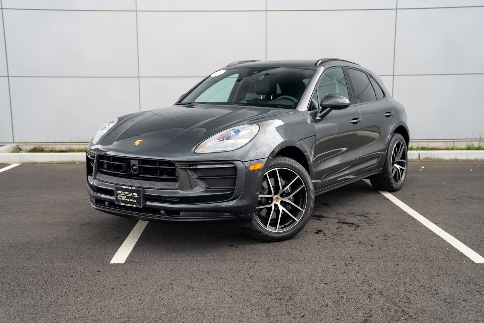 Certified 2025 Porsche Macan image 1