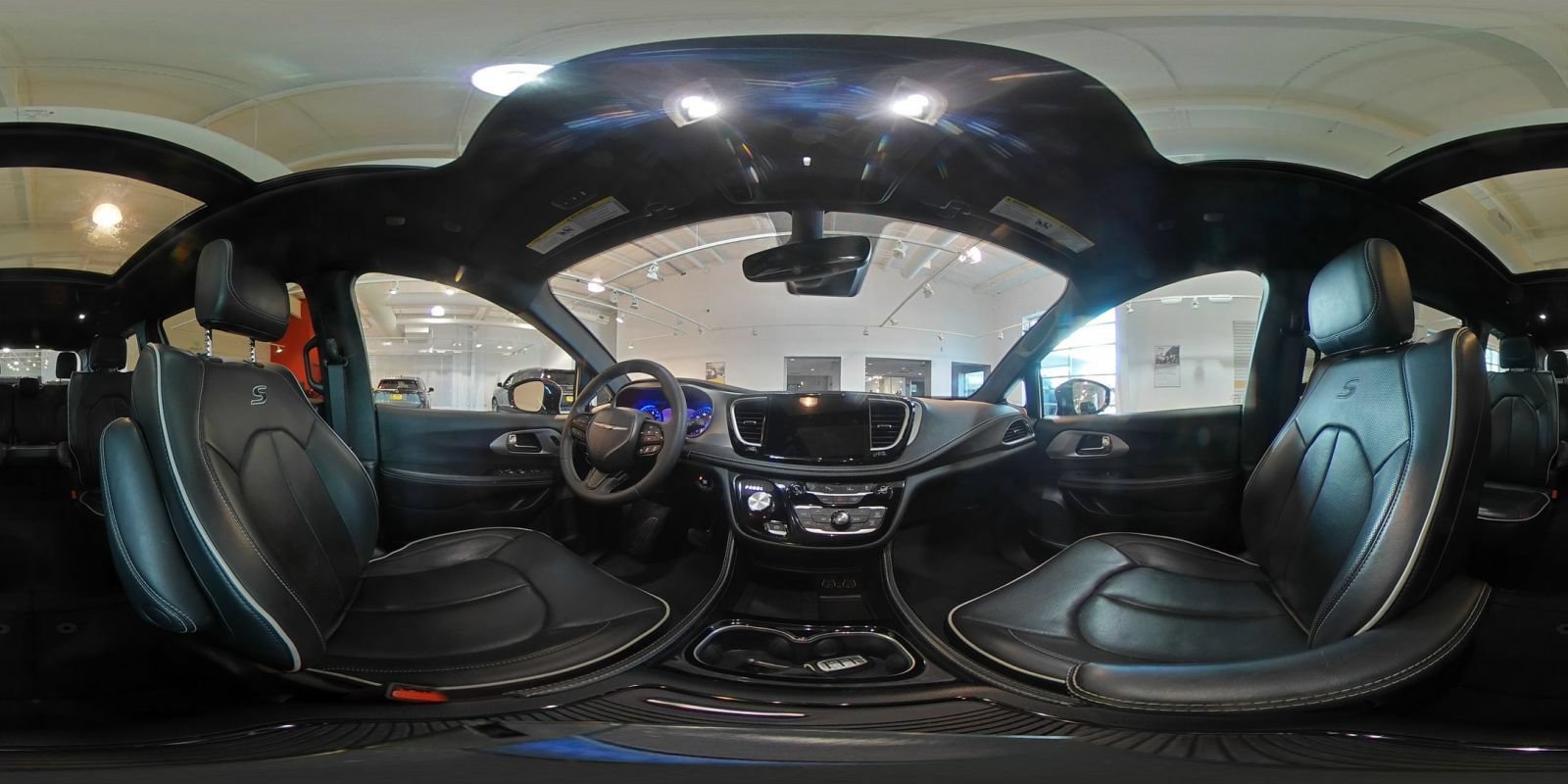 Used 2025 Chrysler Pacifica Limited FWD image 45