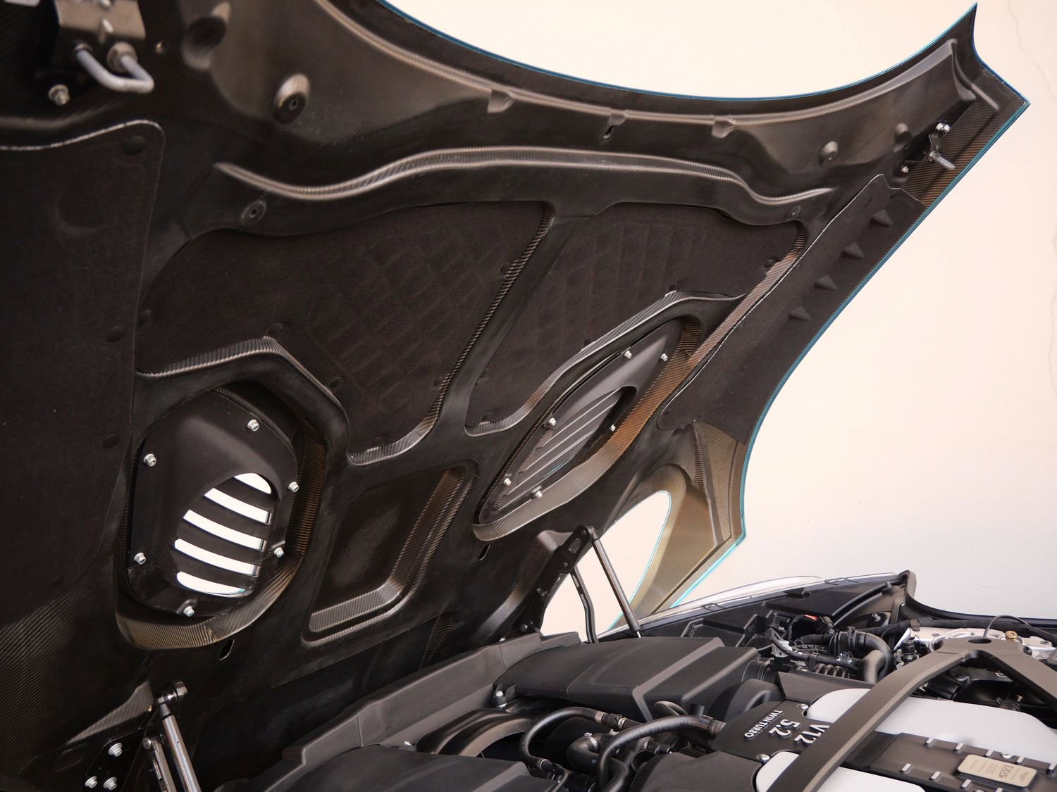 Used 2020 Aston Martin DBS Superleggera Volante image 33