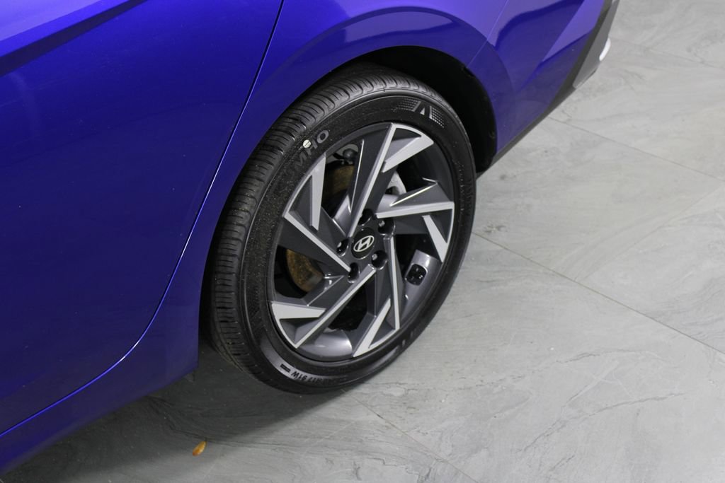 Certified 2025 Hyundai Elantra Sport image 13