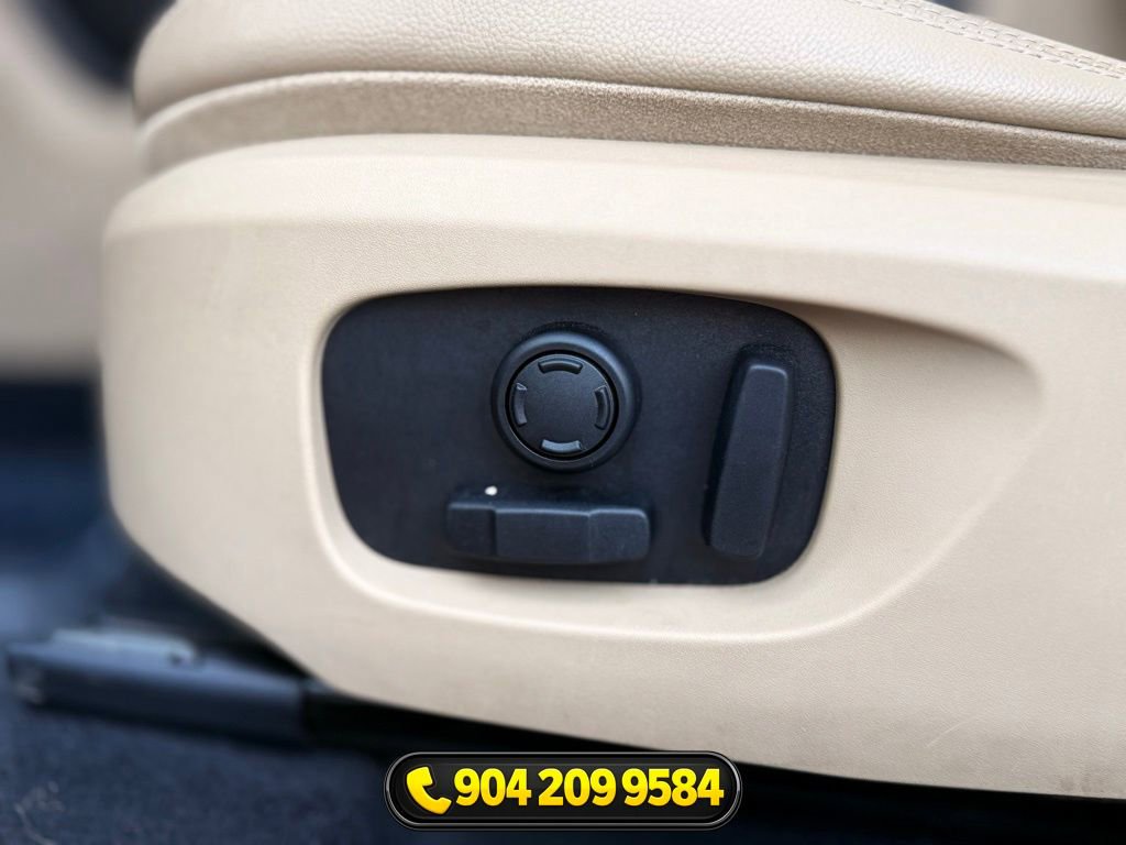 Used 2016 Land Rover Discovery Sport HSE image 28