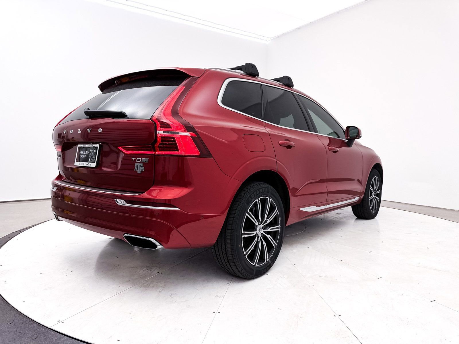Used 2019 Volvo XC60 T8 Inscription w/ Advanced Package image 18