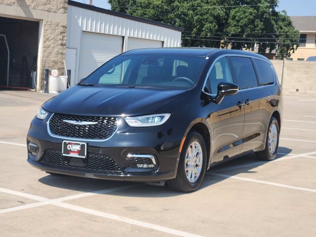 Used 2025 Chrysler Pacifica Select FWD image 11