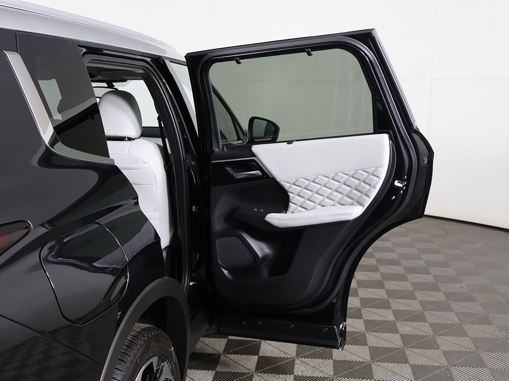 New 2025 Mitsubishi Outlander SEL image 28