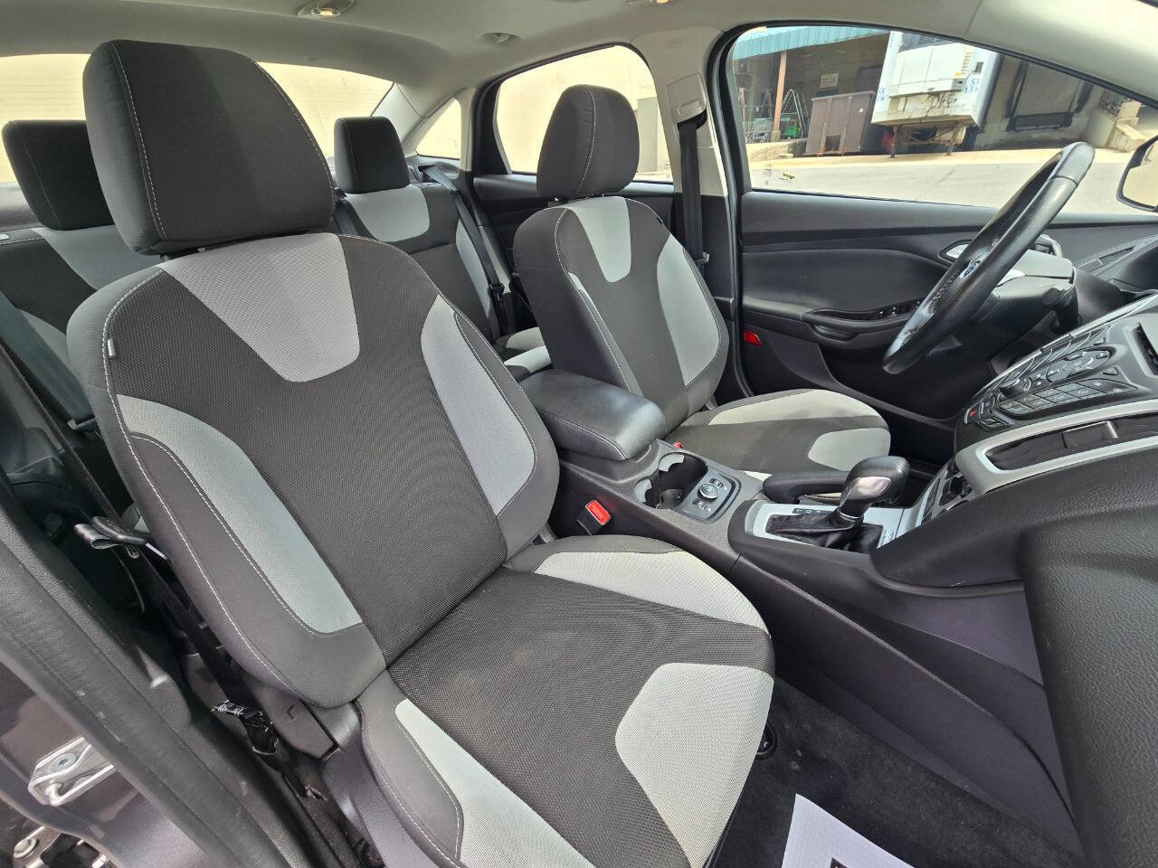 Used 2014 Ford Focus SE w/ SE Sport Package image 27