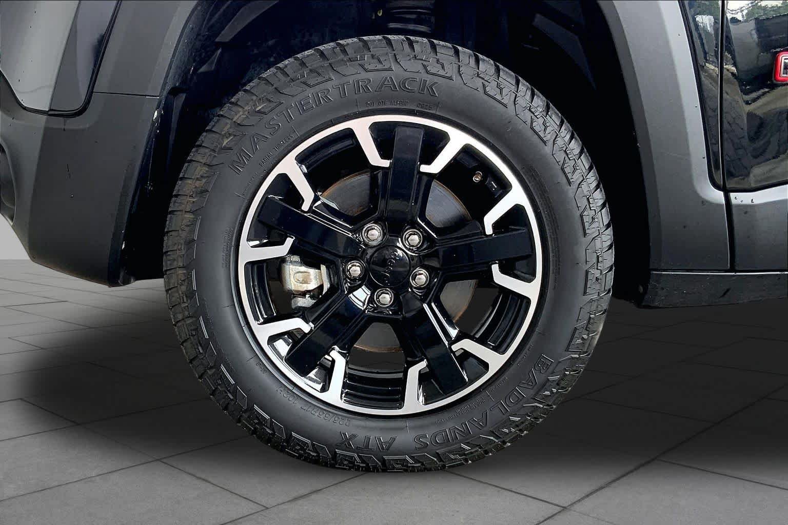 Used 2023 Jeep Renegade Trailhawk w/ Sun/Sound Group AWD/4WD image 11