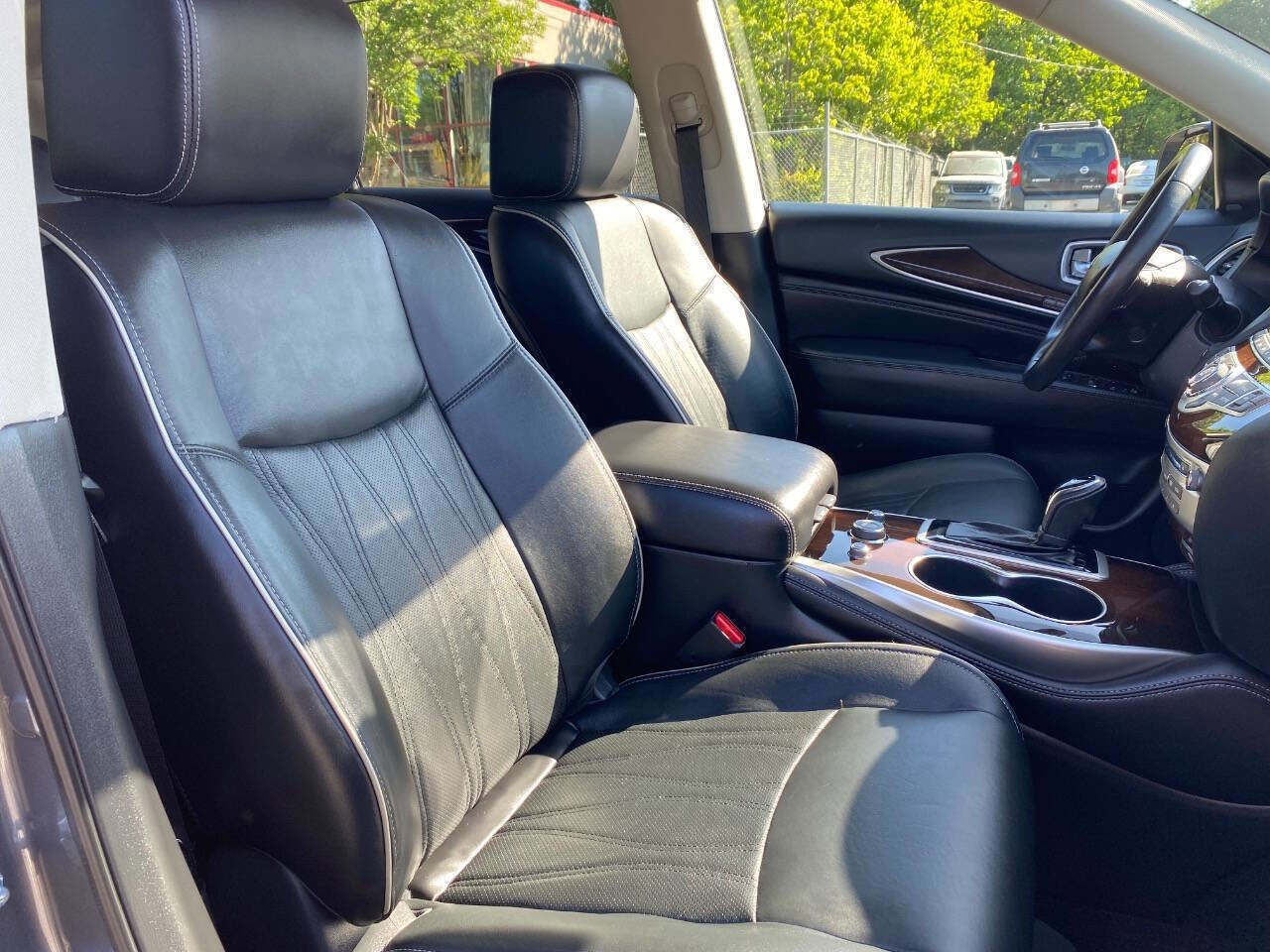 Used 2018 INFINITI QX60 Luxe w/ Deluxe Technology Package AWD/4WD image 15