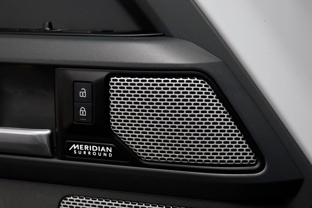 Used 2023 Land Rover Defender 130 X-Dynamic SE image 7