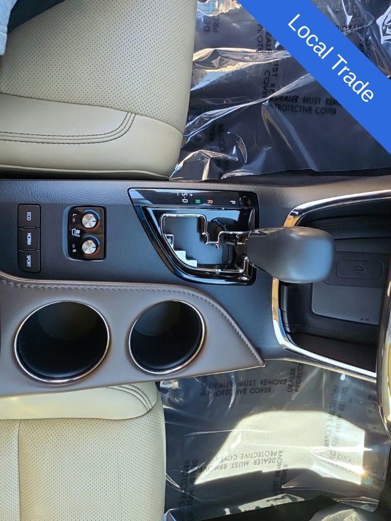 Used 2013 Toyota Avalon Limited w/ Technology Pkg FWD image 22