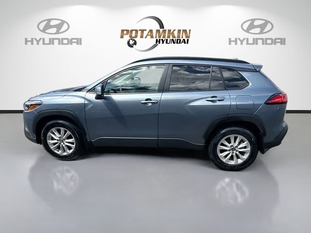 Used 2024 Toyota Corolla Cross LE image 8