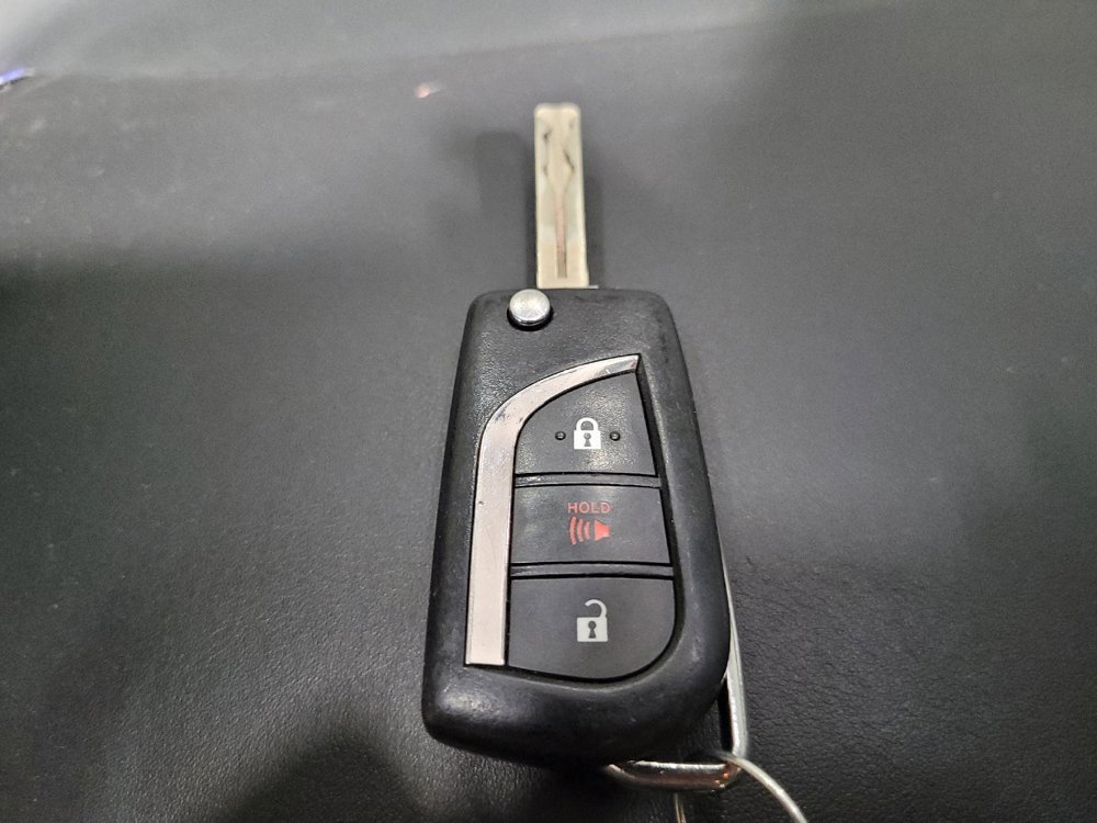 Used 2019 Toyota C-HR LE FWD image 32