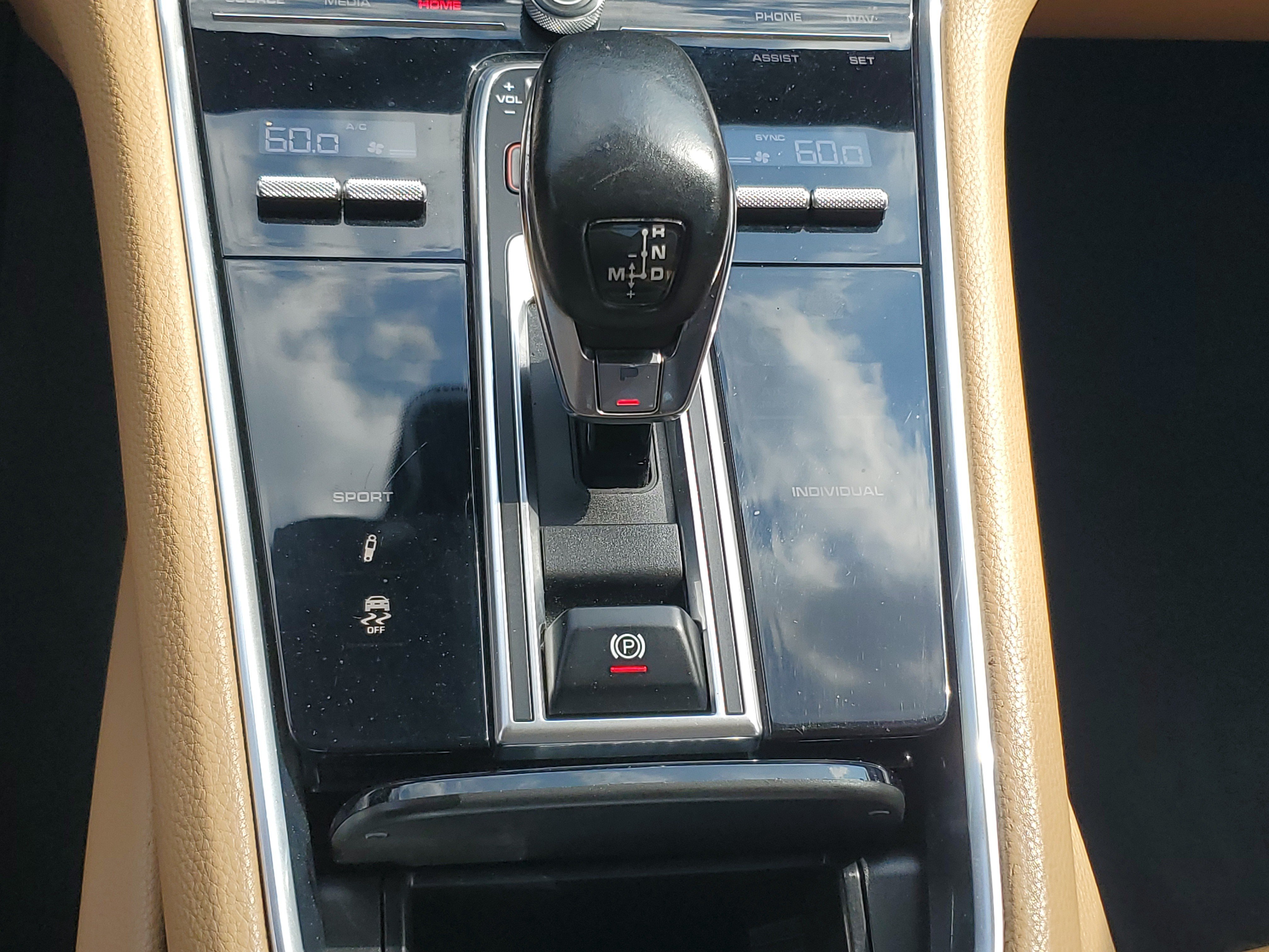 Used 2020 Porsche Panamera 4 AWD/4WD image 31