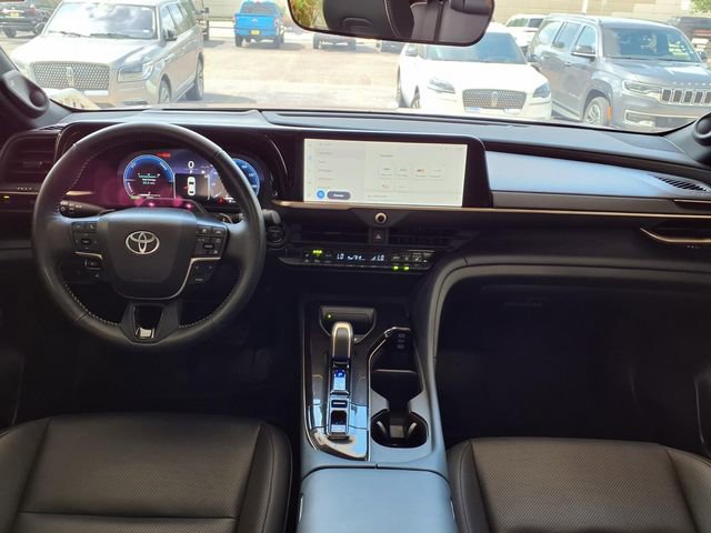 Used 2025 Toyota Crown Platinum AWD/4WD image 6