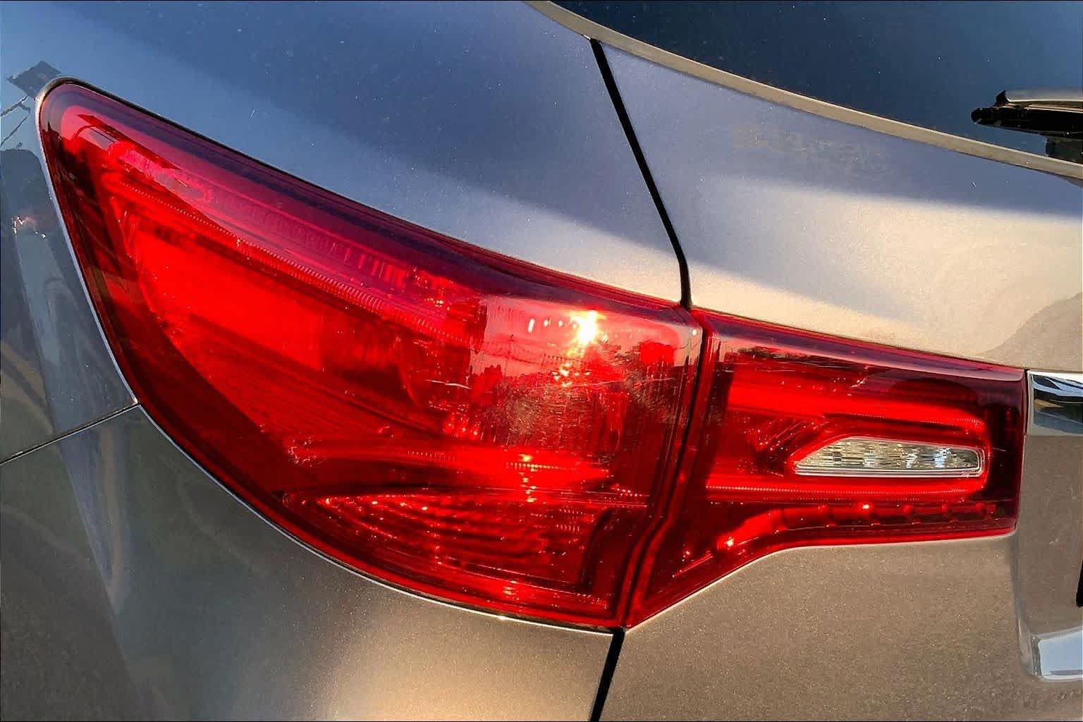 Used 2020 Acura MDX SH-AWD image 25