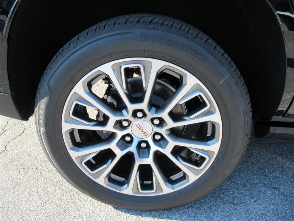New 2026 GMC Yukon Denali w/ Denali Reserve Package AWD/4WD image 8