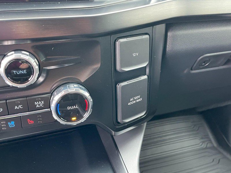 New 2026 Ford F250 Lariat w/ Black Appearance Package image 38