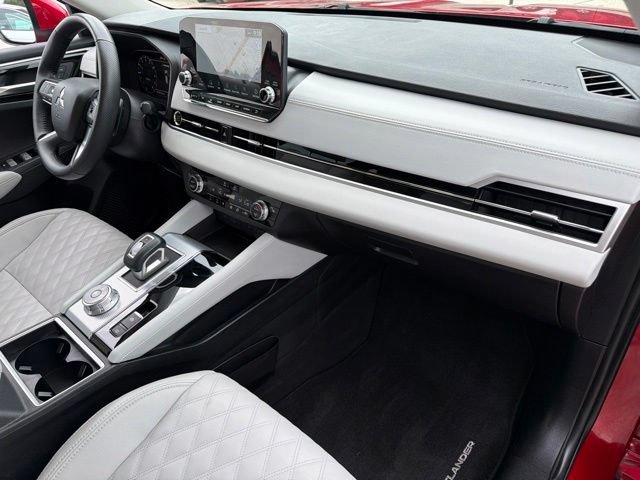 Used 2023 Mitsubishi Outlander SEL FWD image 12