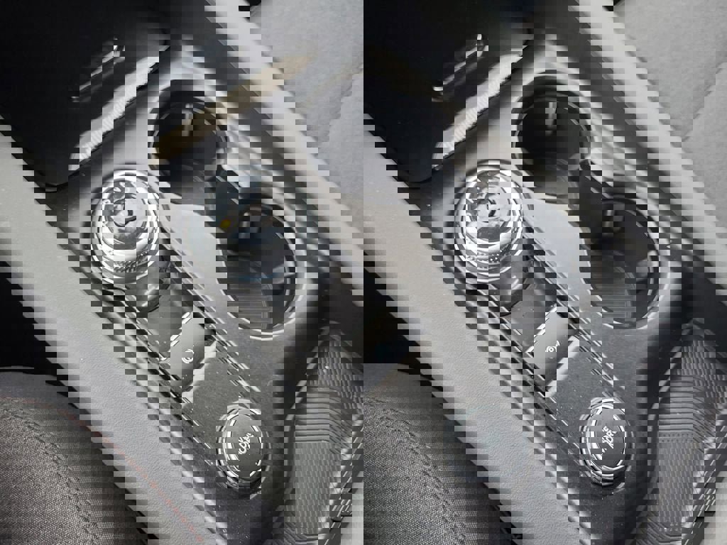 Used 2025 Ford Explorer Active image 28