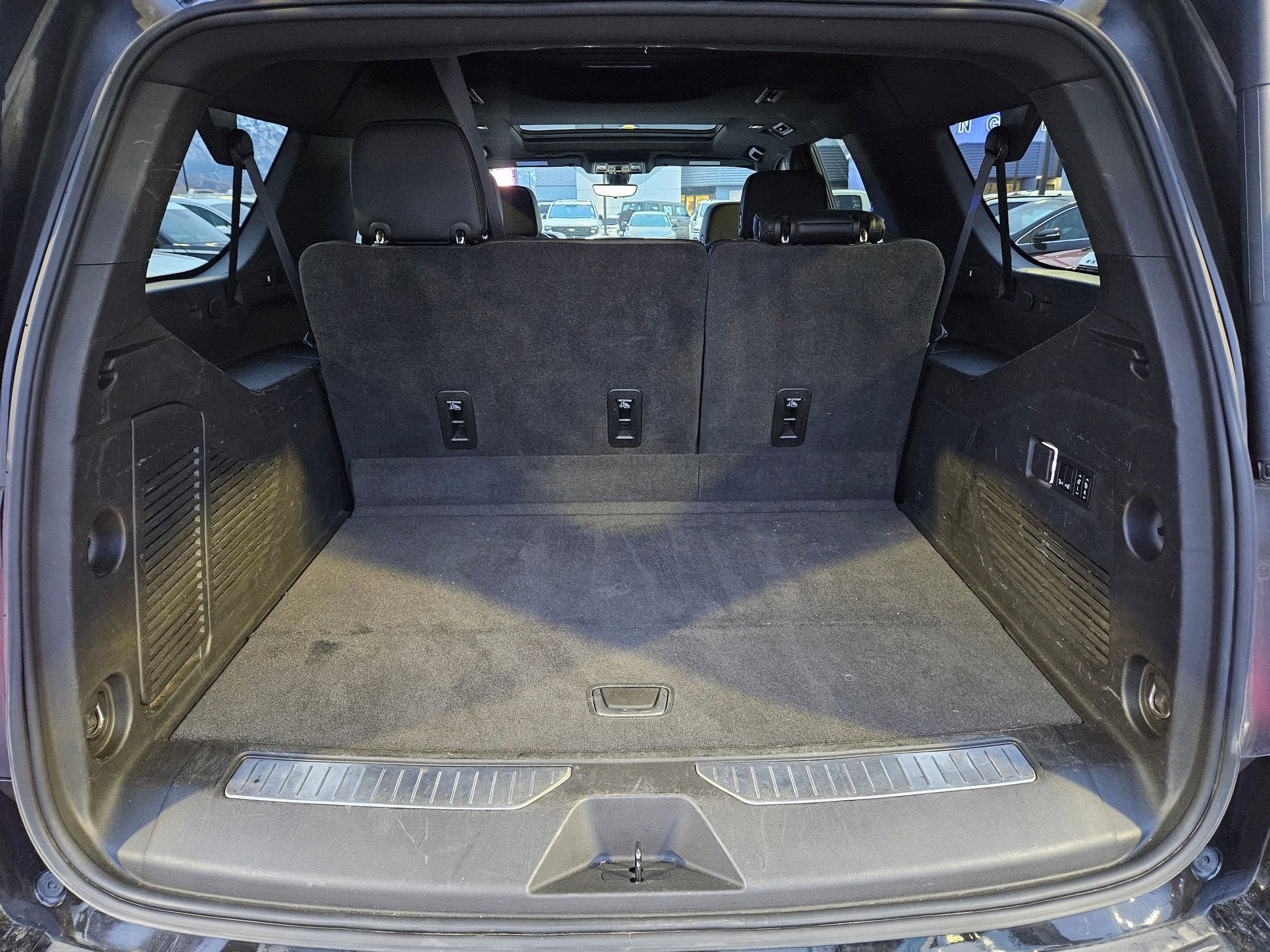 Used 2021 Chevrolet Suburban High Country w/ Premium Package image 32