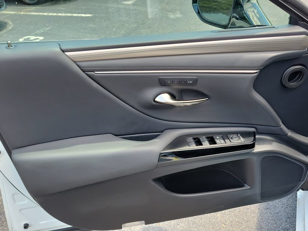 Used 2023 Lexus ES 350 F Sport w/ Accessory Package (Z2) FWD image 18