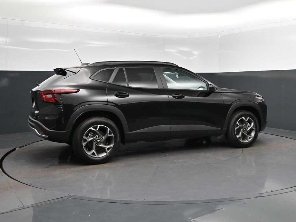 New 2026 Chevrolet Trax LT w/ LT Convenience Package FWD image 8