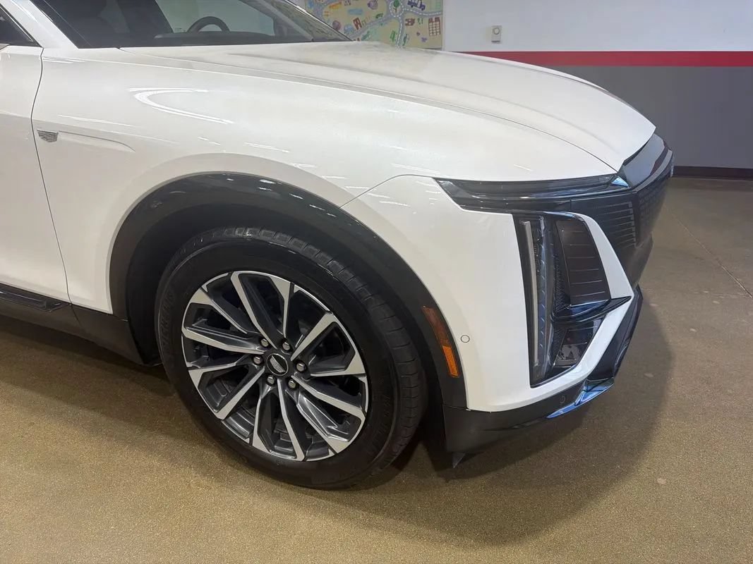 Used 2024 Cadillac Lyriq Sport AWD/4WD image 33