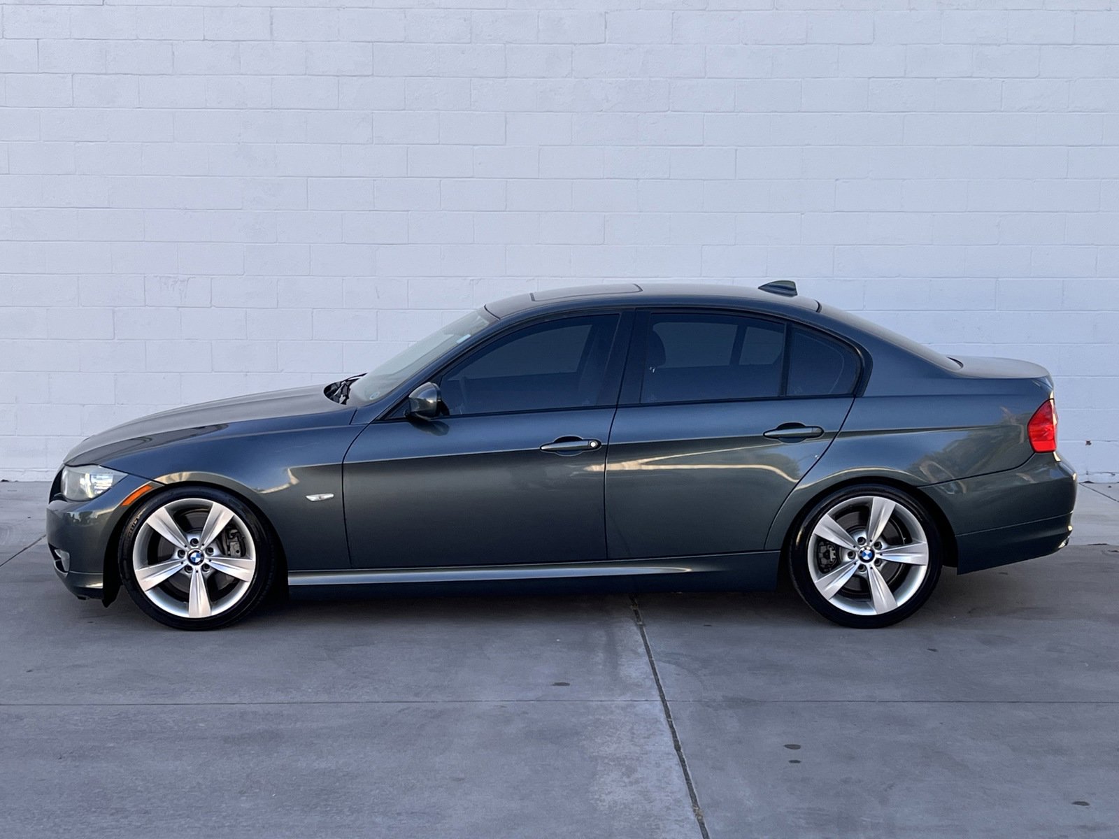 Used 2011 BMW 335i 4dr Sdn 335i RWD image 5