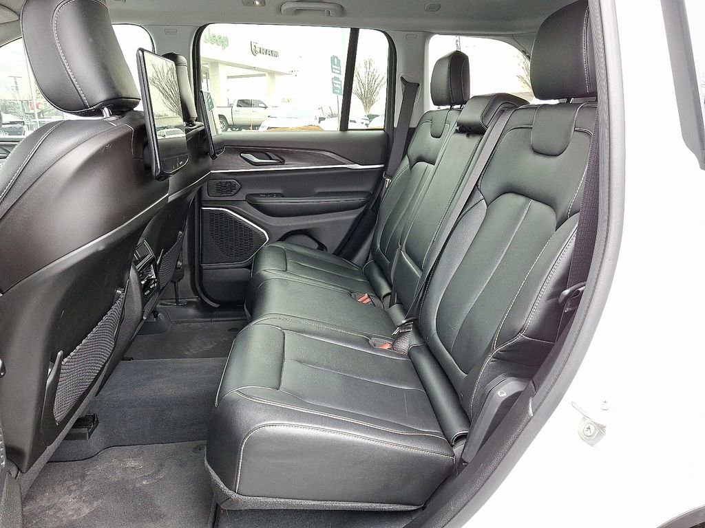 Used 2023 Jeep Grand Cherokee Limited w/ Luxury Tech Group II image 10