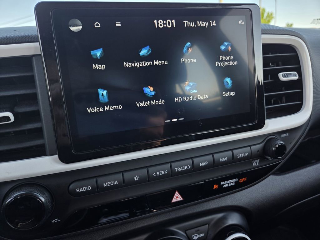 Certified 2024 Hyundai Venue Limited FWD image 10