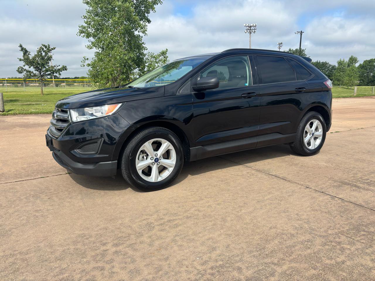 Used 2017 Ford Edge SE AWD/4WD image 2