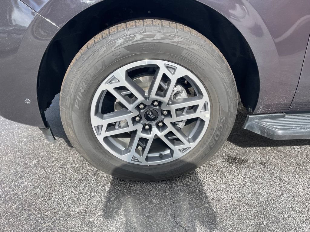 Used 2025 Ford Expedition Active AWD/4WD image 11