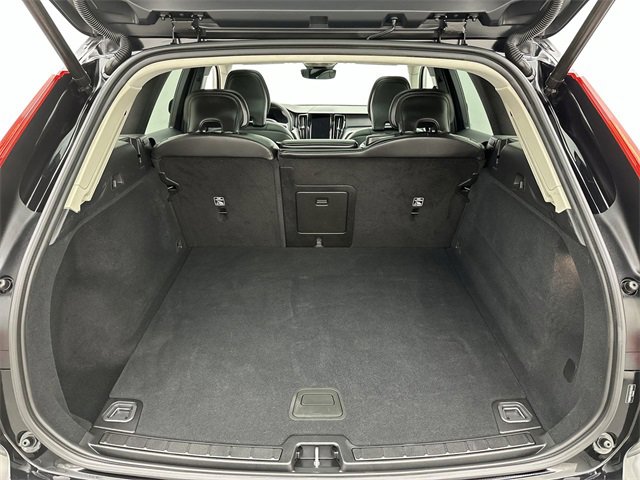 Used 2025 Volvo XC60 B5 Core image 24