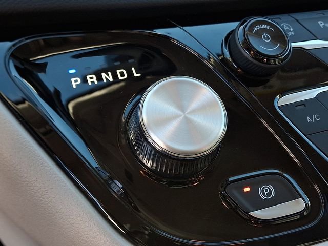 Used 2024 Chrysler Pacifica Touring-L image 14