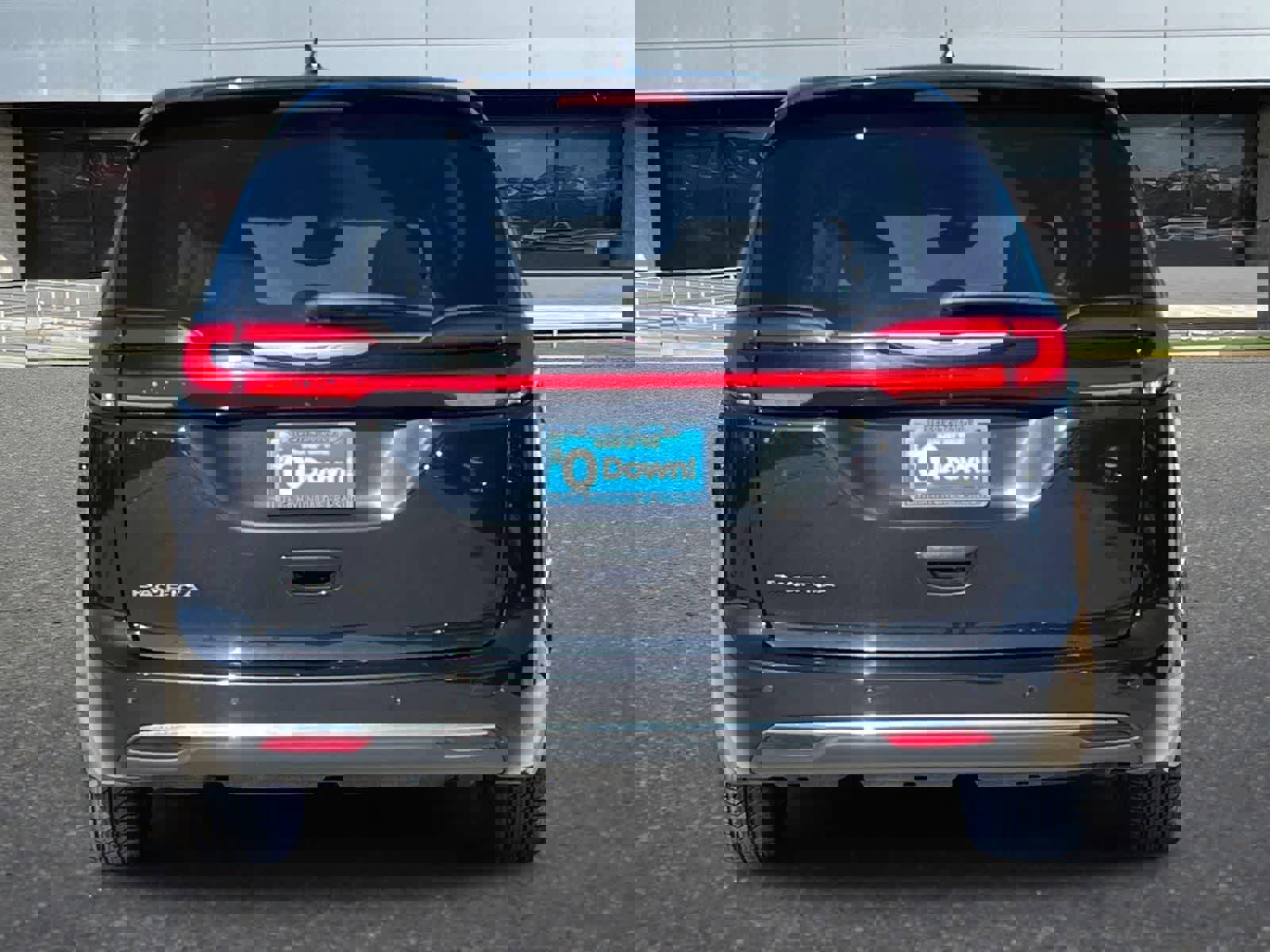 Used 2023 Chrysler Pacifica Touring-L image 8