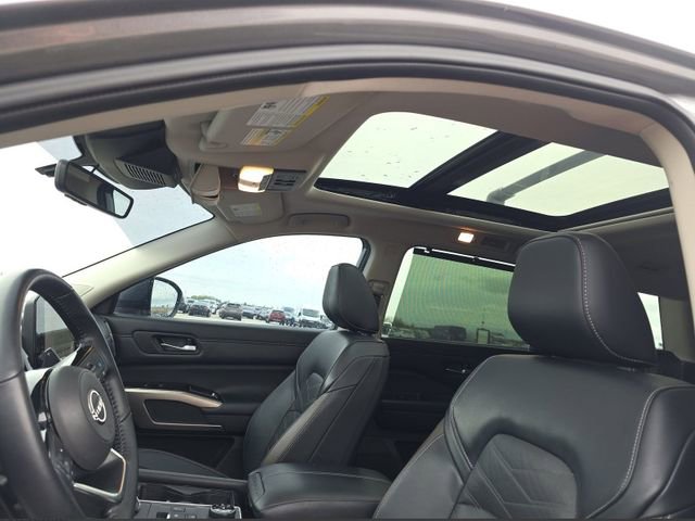 Used 2023 Nissan Pathfinder Platinum AWD/4WD image 10