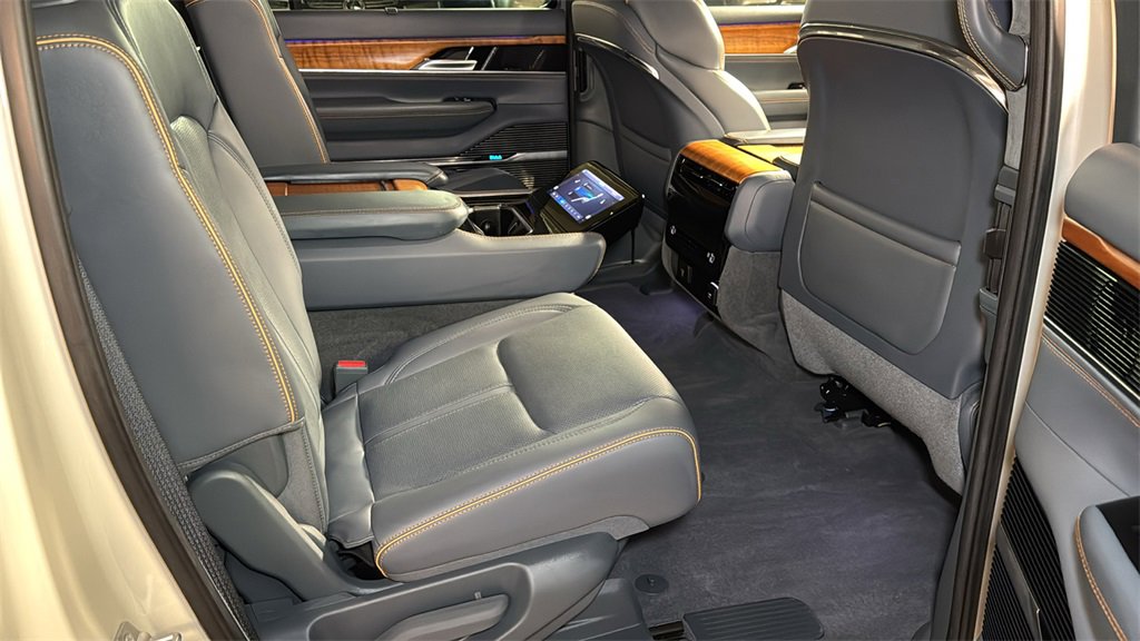 Used 2022 Jeep Grand Wagoneer Series II image 13