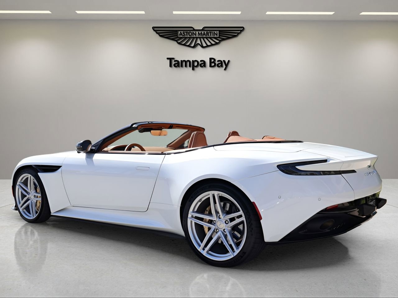 Used 2024 Aston Martin DB12 Convertible image 4