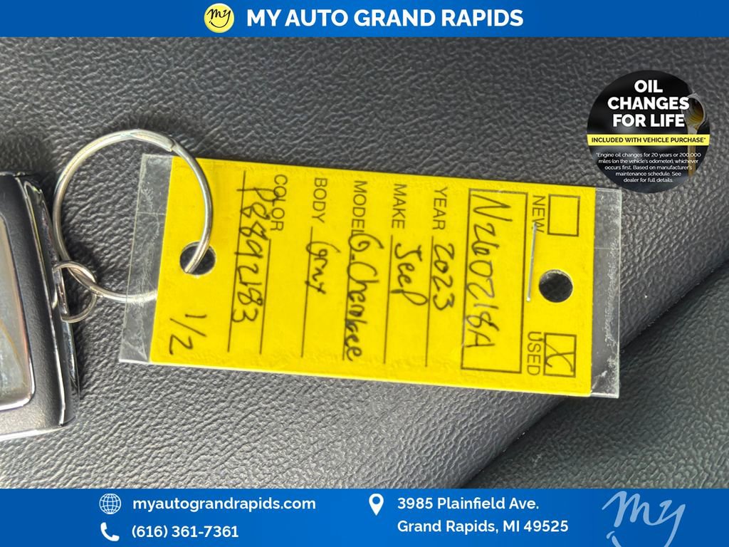 Used 2023 Jeep Grand Cherokee L Limited AWD/4WD image 35