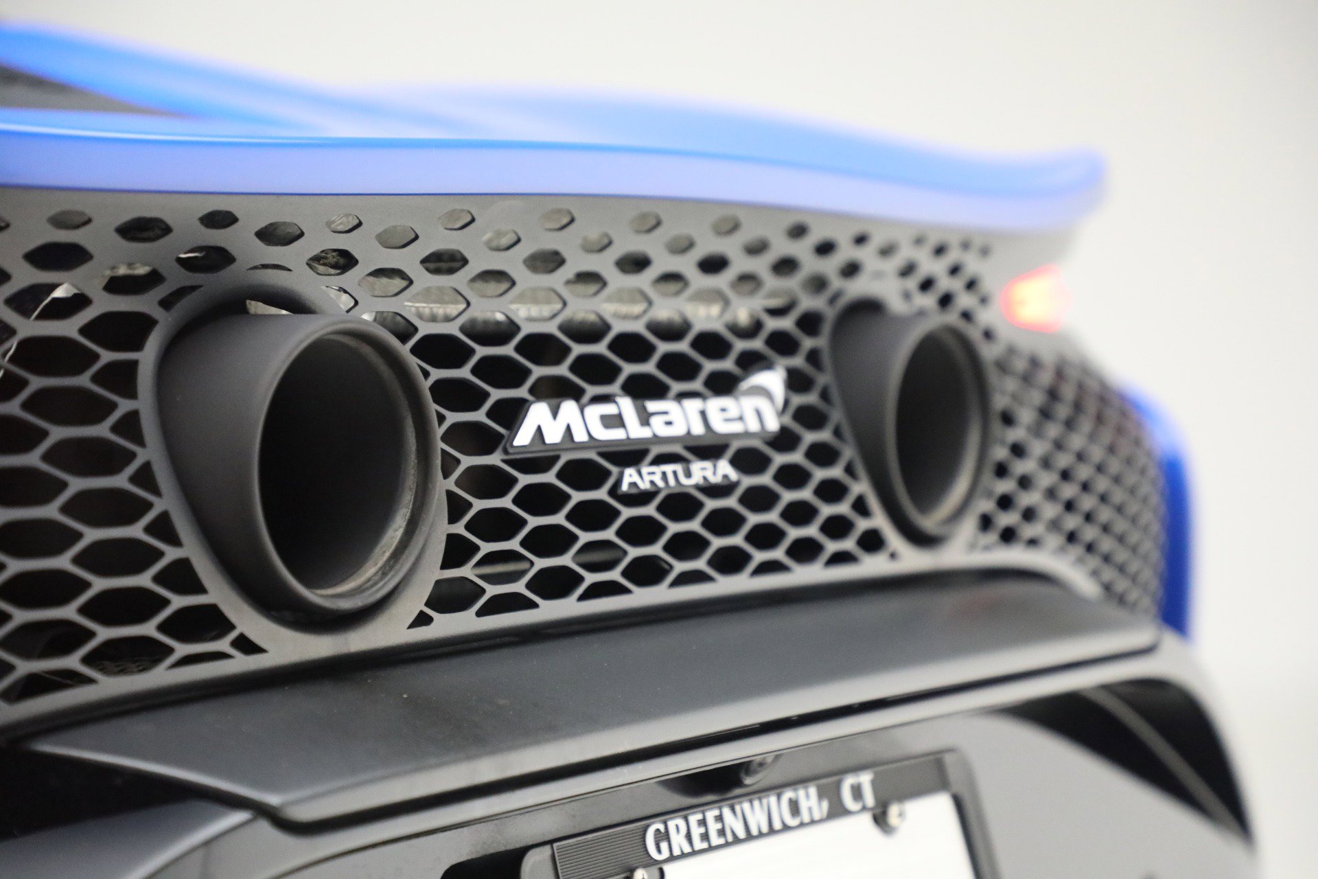 Used 2023 McLaren Artura image 22