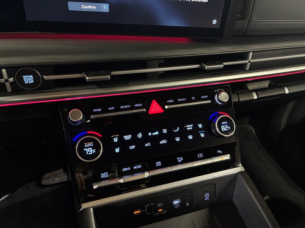 Used 2025 Hyundai Santa Fe Limited image 25