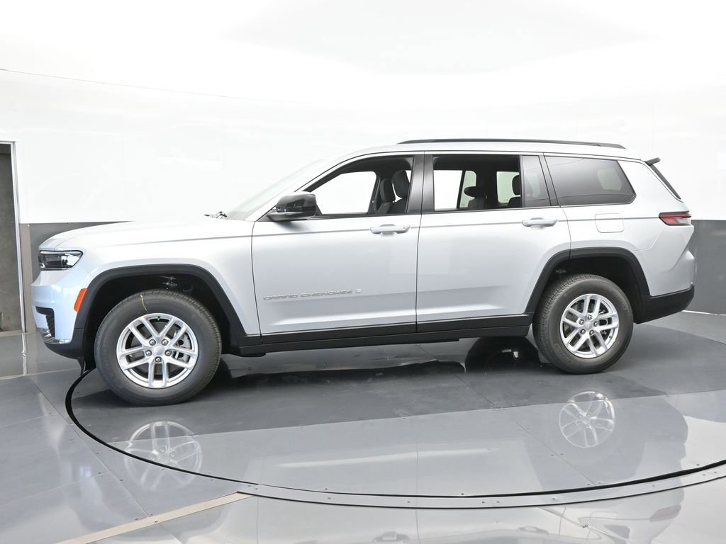 Used 2024 Jeep Grand Cherokee L Laredo RWD image 2