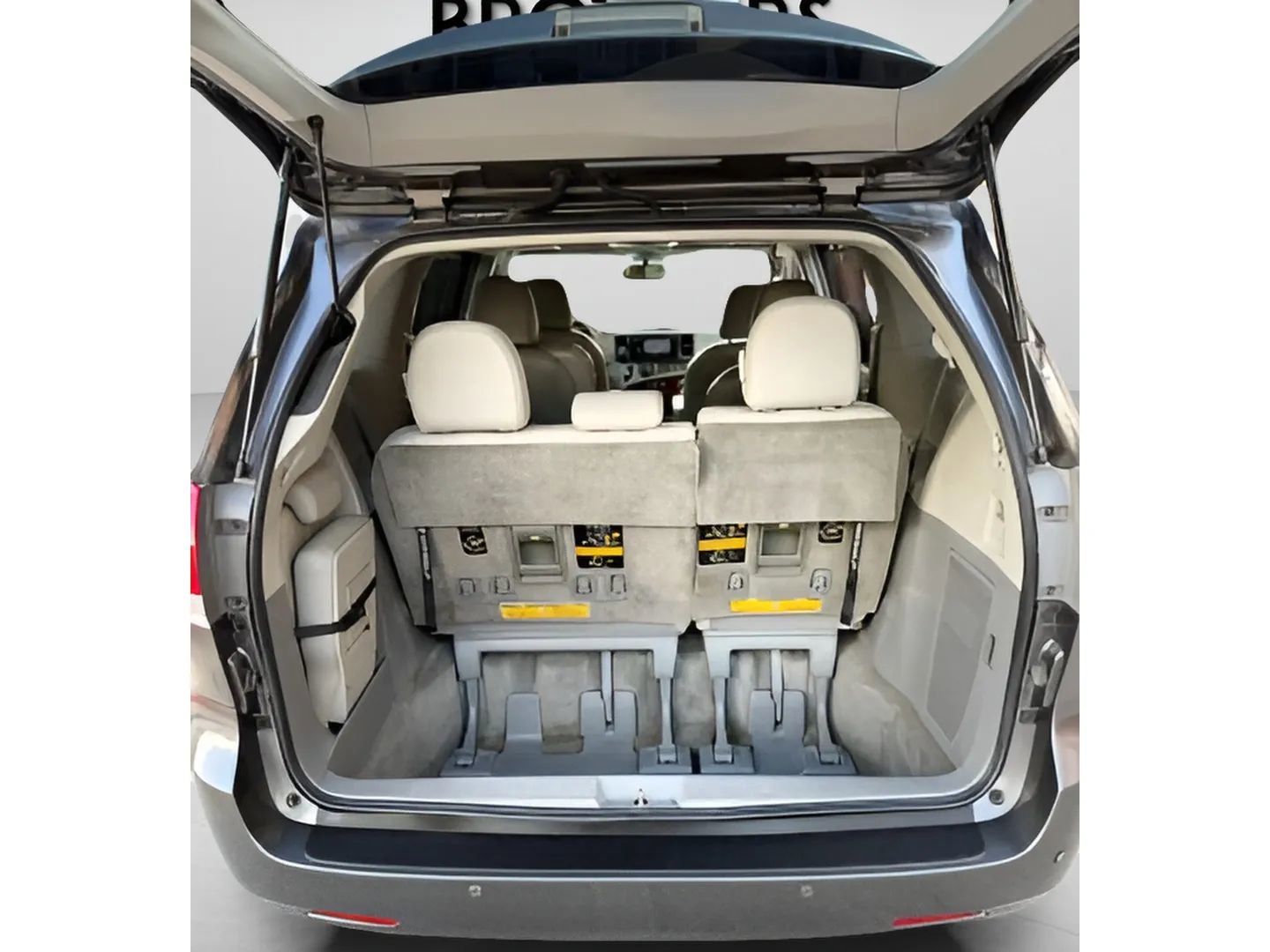 Used 2014 Toyota Sienna XLE image 37