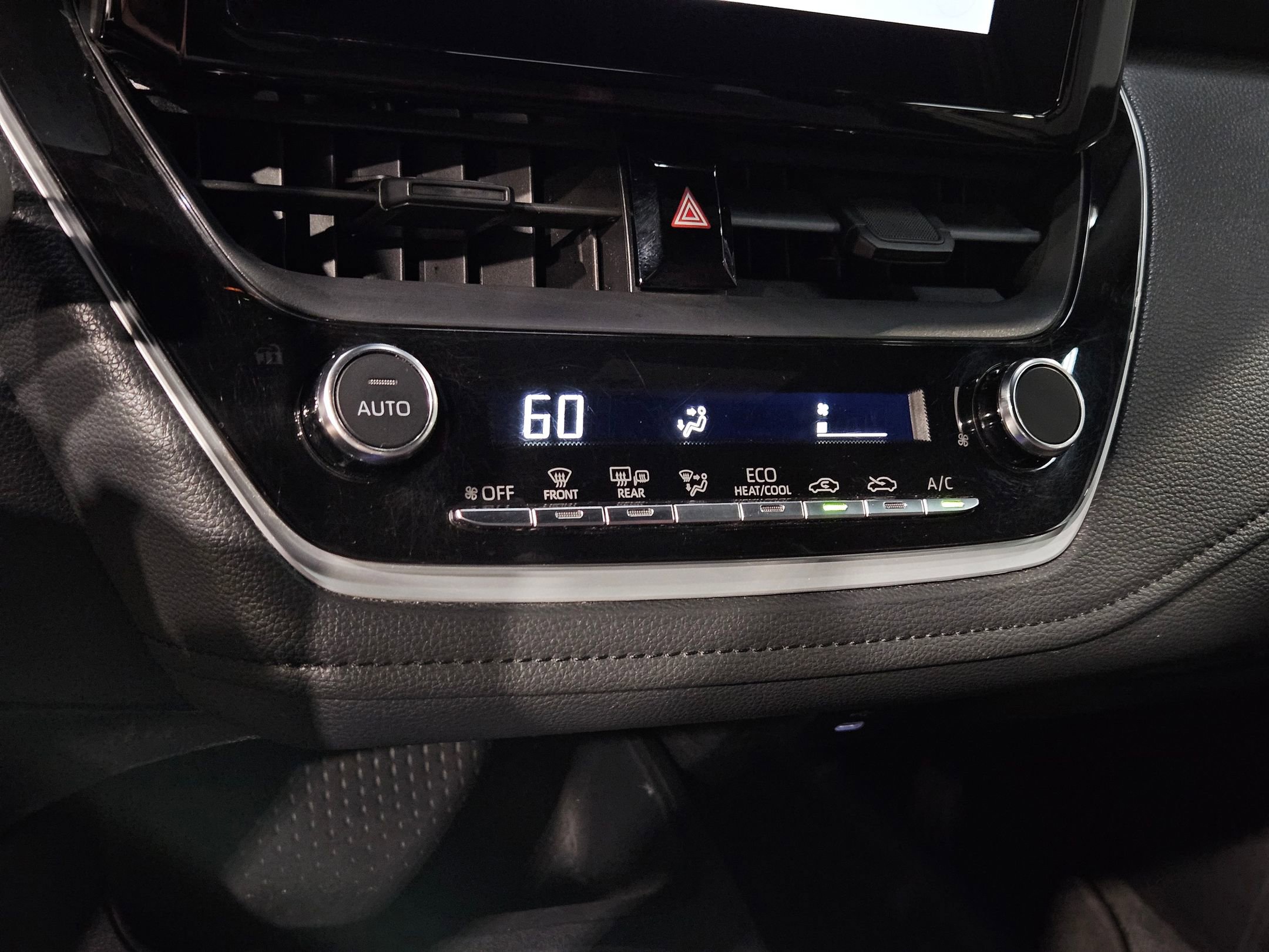 Certified 2024 Toyota Corolla SE image 30