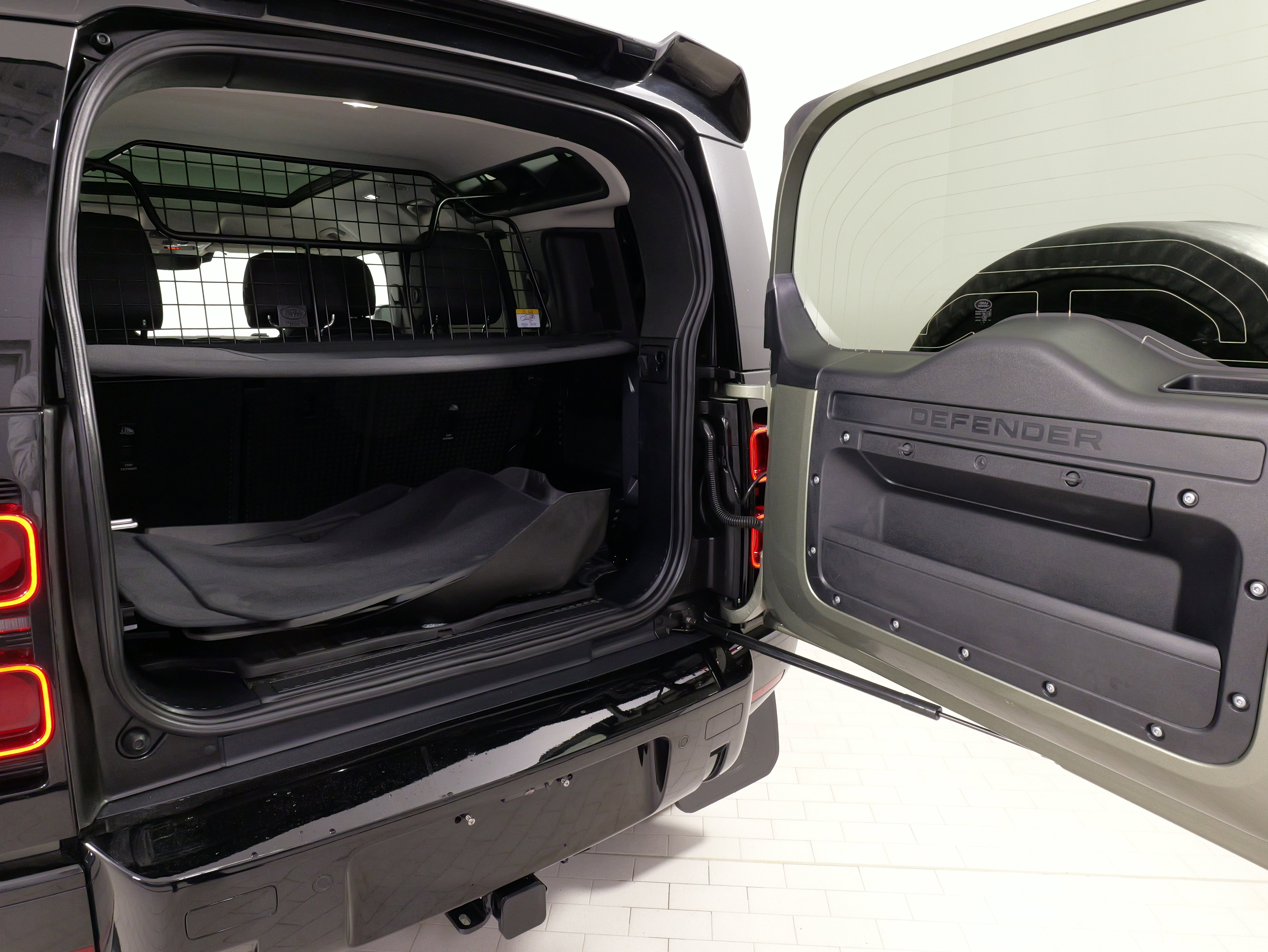 Used 2024 Land Rover Defender 110 S image 61