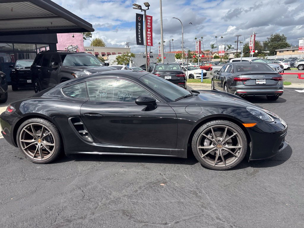 Used 2021 Porsche 718 Cayman RWD image 3